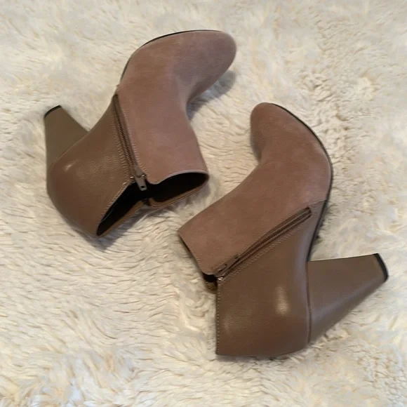 Gianni Bini ankle boots. Suede and leather. Size 9. Never worn. - Picture 1 of 10